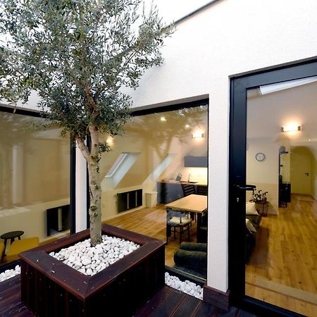 Apartman S Atriom V Historickom Centre Trencin Luaran gambar